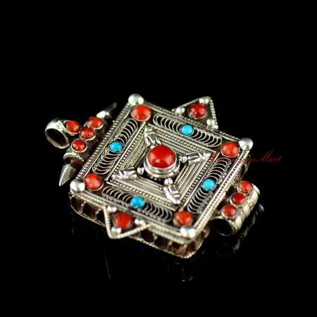 Left-side view of the handcrafted Buddhist silver pendant featuring traditional Tibetan filigree work.