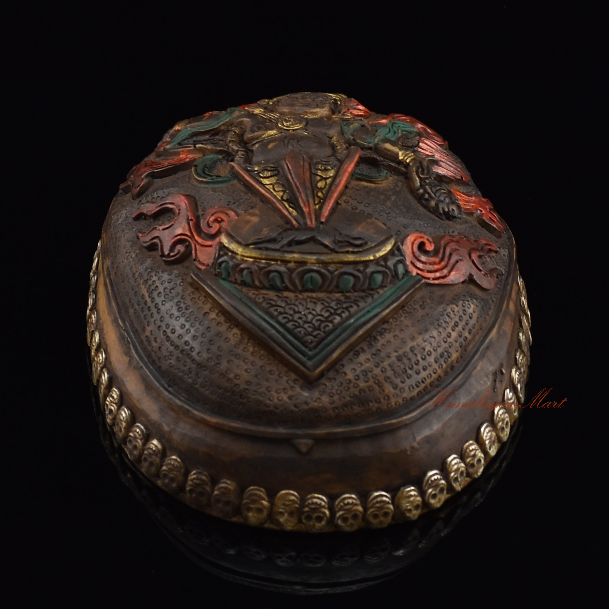 Bottom view of the Guru Dragpur resin kapala base and resin construction
