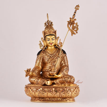 Guru Rinpoche (Padmasambhava) Statue – a finely crafted sculpture symbolizing wisdom, enlightened power, and spiritual protection.