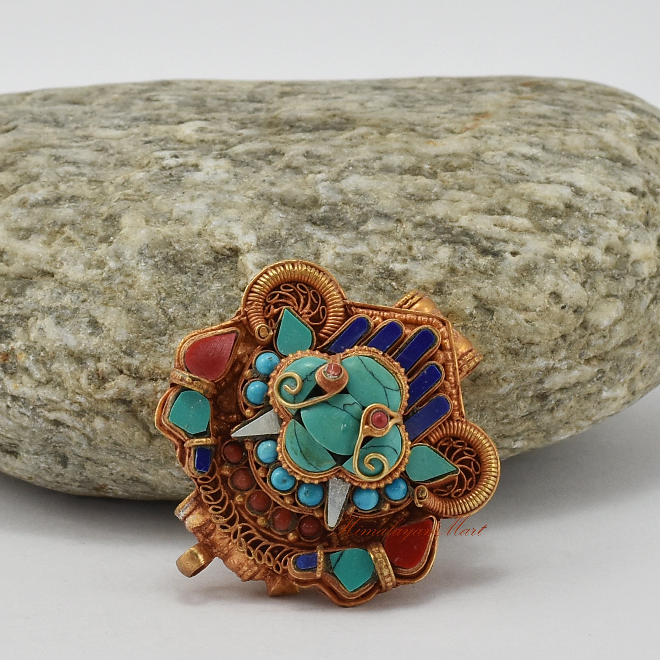 Right-side view of Chhepu Face Ghau ritual pendant – handcrafted Buddhist prayer box with copper, gold plating, and gemstones.