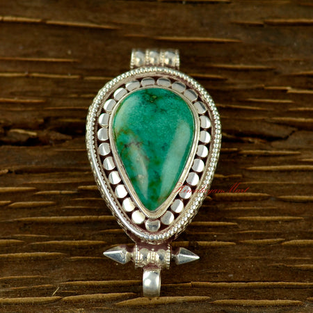 Handmade turquoise silver pendant with intricate siko filigree and vibrant gemstone inlay.